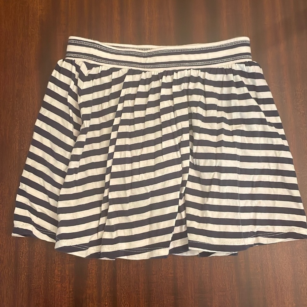 Old Navy Blue and White Striped Skirt with attached brief shorts; Size S (6-7)